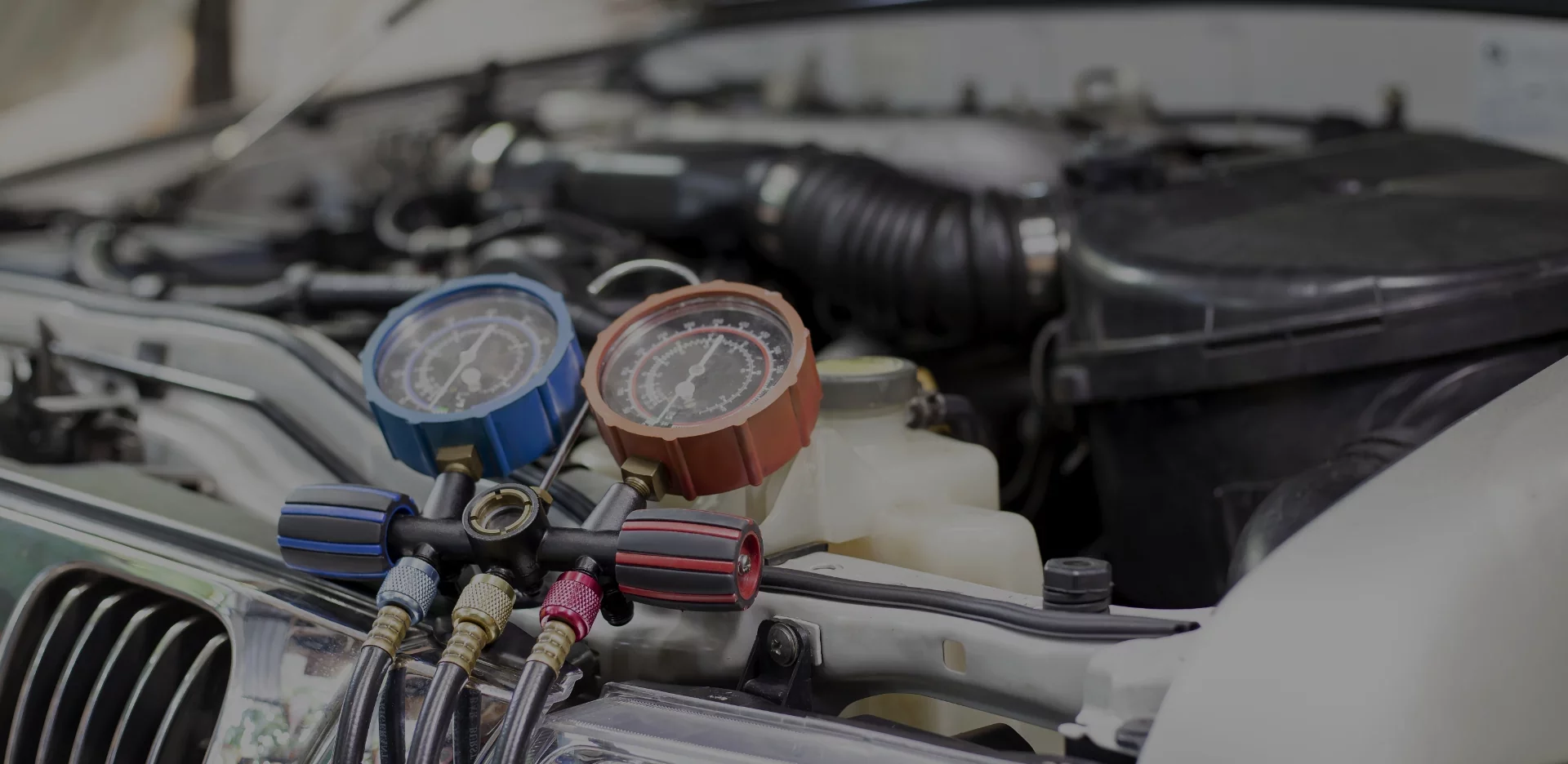 dwa wskaźniki ciśnienia